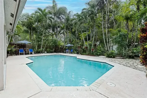 13704 S Garden Cove Circle Davie FL 33325
