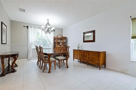 13704 S Garden Cove Circle Davie FL 33325