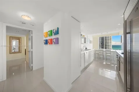 400 S Pointe Drive Miami Beach FL 33139