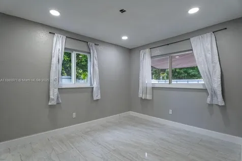 5551 SW 37th Street West Park FL 33023