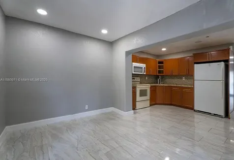 5551 SW 37th Street West Park FL 33023