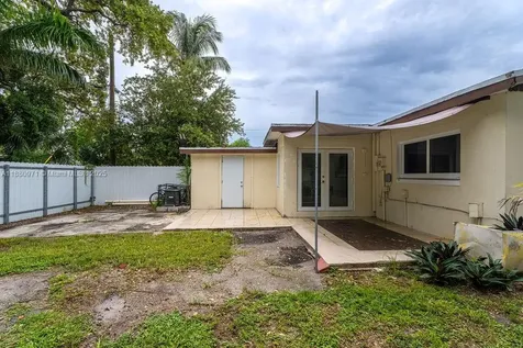 5551 SW 37th Street West Park FL 33023
