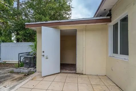5551 SW 37th Street West Park FL 33023
