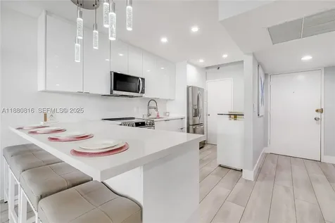 100 Lincoln Road Miami Beach FL 33139