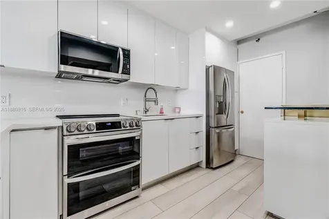 100 Lincoln Road Miami Beach FL 33139
