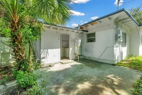 310 SW 1st Avenue Boynton Beach FL 33435