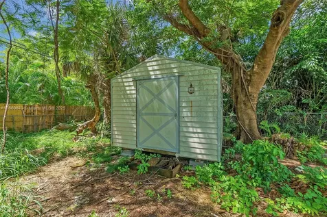 310 SW 1st Avenue Boynton Beach FL 33435