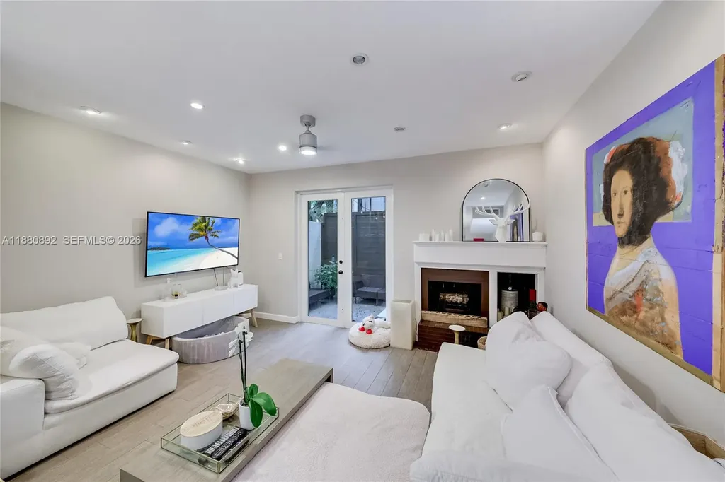 2768 Day Avenue Miami FL 33133