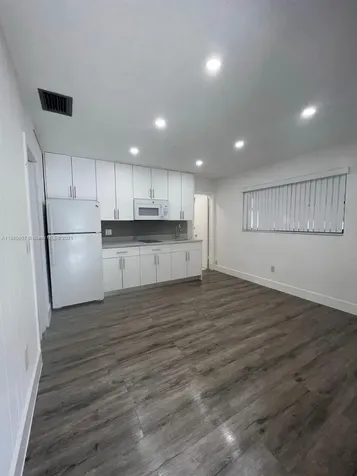 222 SW 8th Street Dania Beach FL 33004