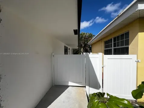 222 SW 8th Street Dania Beach FL 33004
