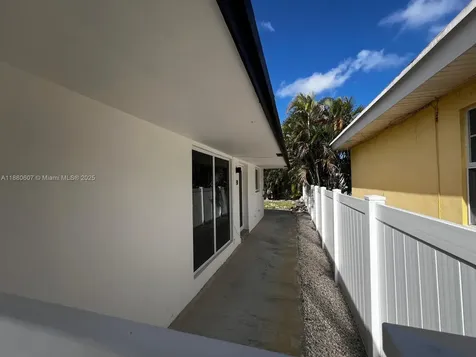 222 SW 8th Street Dania Beach FL 33004