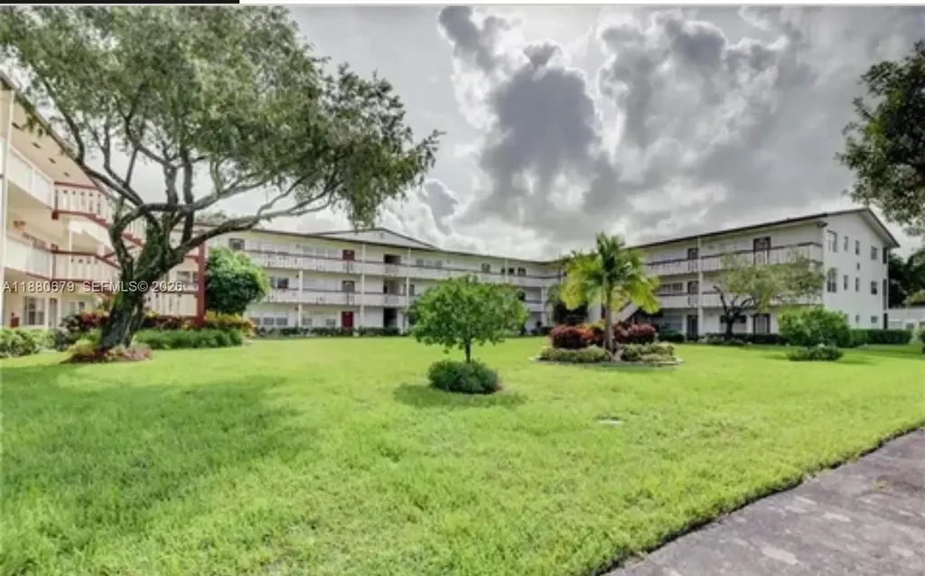 82 Fanshaw B Boca Raton FL 33434