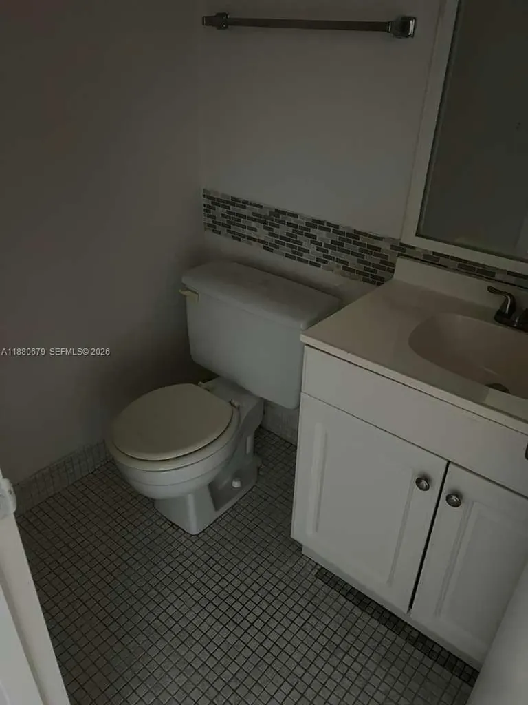 82 Fanshaw B Boca Raton FL 33434