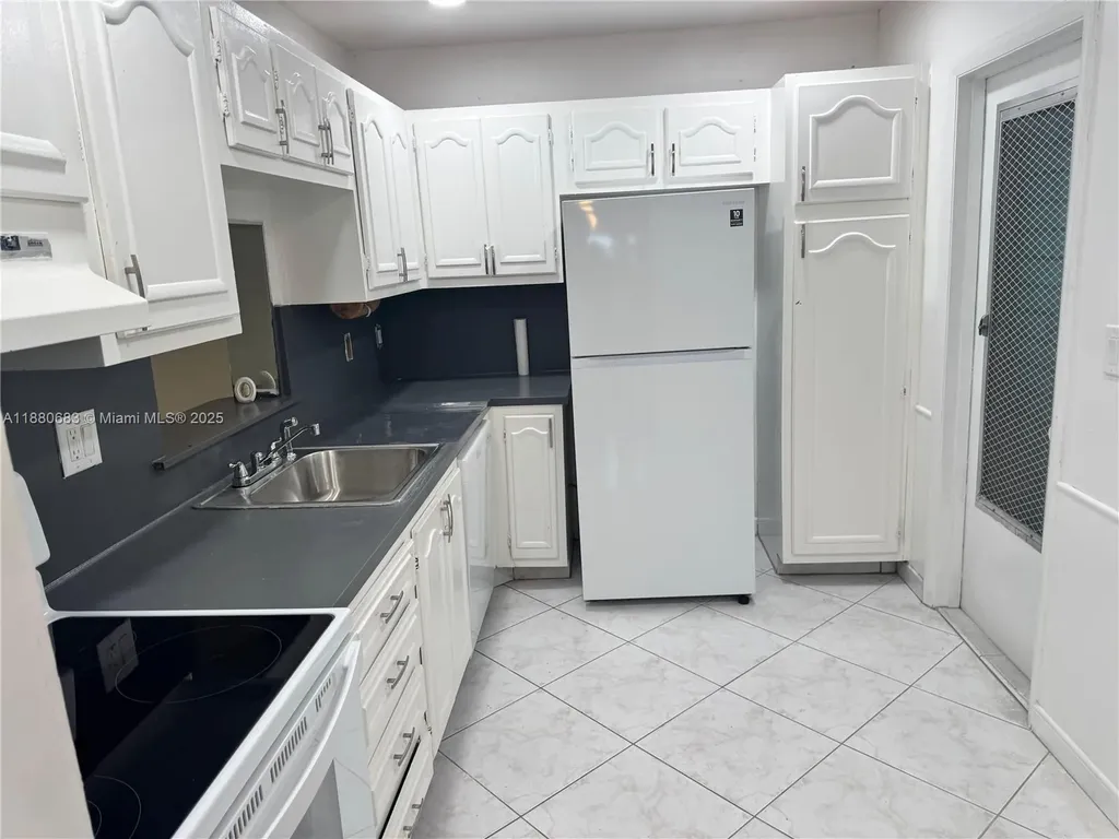 4141 NW 44th Avenue Lauderdale Lakes FL 33319