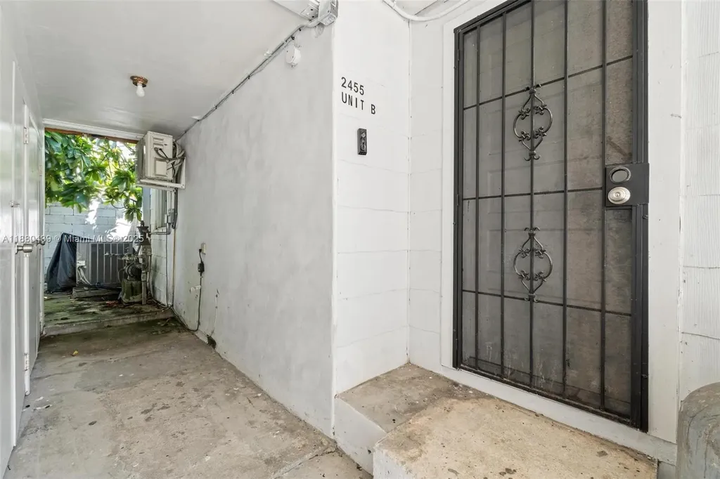2453 SW 17th Street Miami FL 33145