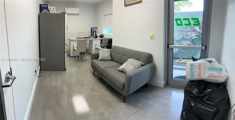 2757 W 77th Place Hialeah FL 33016