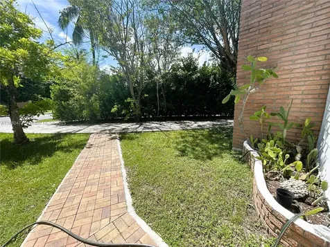 6395 SW 42nd Terrace South Miami FL 33155