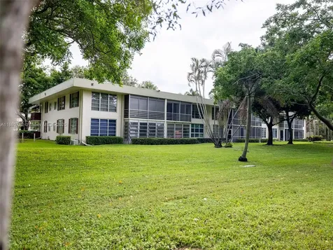 3201 N Course Lane Pompano Beach FL 33069