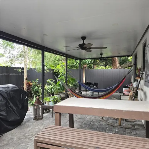 5621 NW 11th Avenue Miami FL 33127