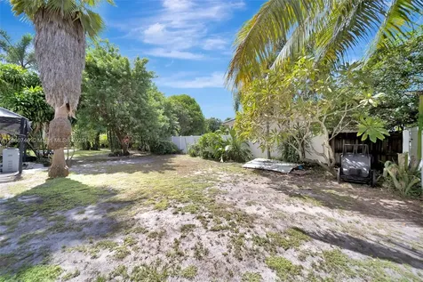 2442 Fillmore Street Hollywood FL 33020