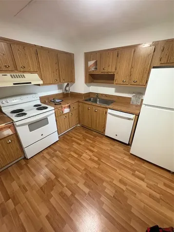 900 NE 195th Street Miami FL 33179