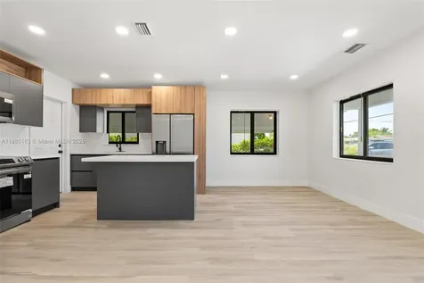 5204 SW 19th Street West Park FL 33023
