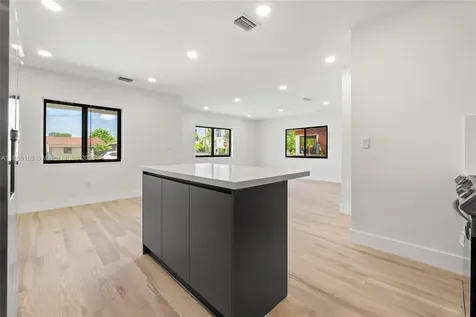 5204 SW 19th Street West Park FL 33023