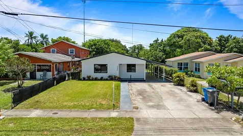 5204 SW 19th Street West Park FL 33023