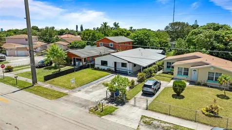 5204 SW 19th Street West Park FL 33023