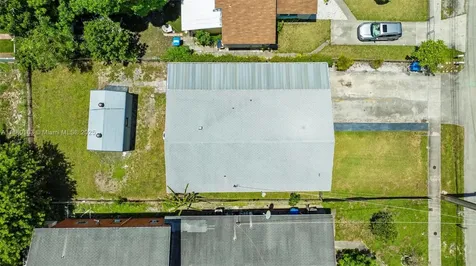 5204 SW 19th Street West Park FL 33023