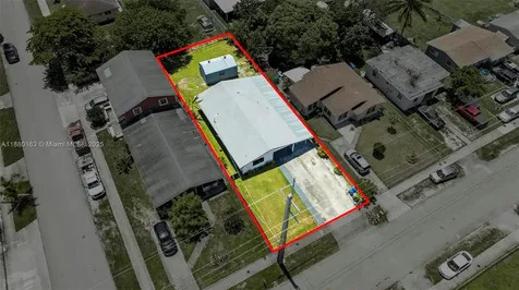 5204 SW 19th Street West Park FL 33023