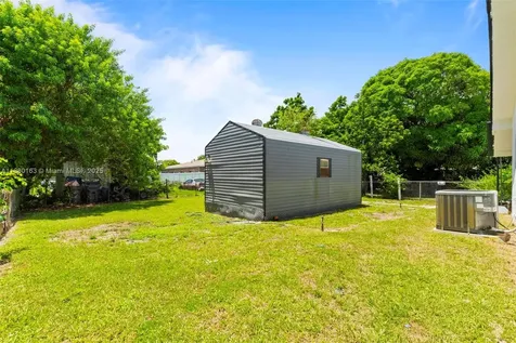 5204 SW 19th Street West Park FL 33023