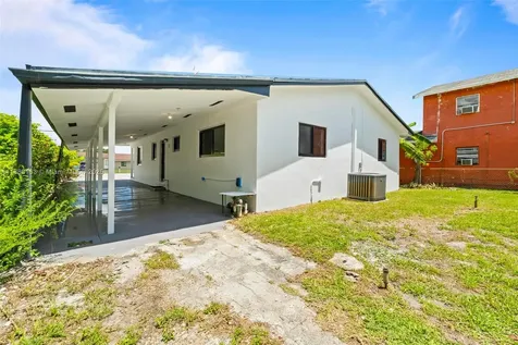 5204 SW 19th Street West Park FL 33023