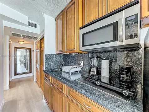 19201 Collins Avenue Sunny Isles Beach FL 33160