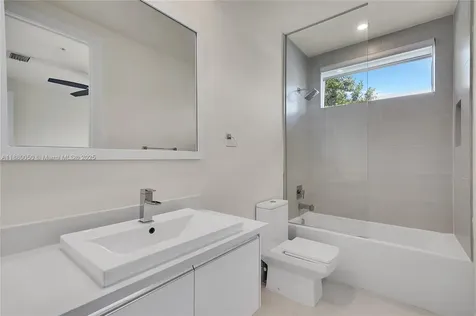 6640 NW 105th Place Doral FL 33178