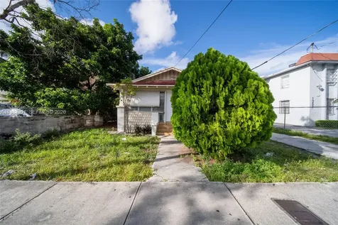 1267 NW 3rd Street Miami FL 33125