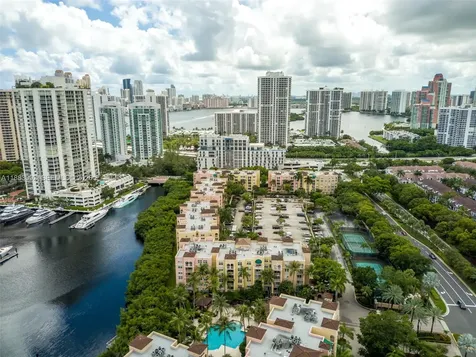 19601 E Country Club Drive Aventura FL 33180