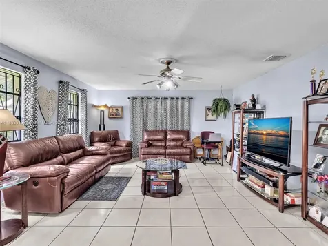 228 SW 5th Avenue Hallandale Beach FL 33009