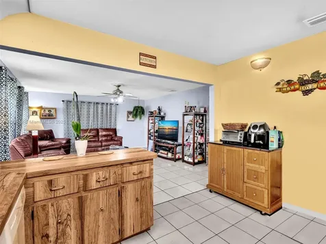 228 SW 5th Avenue Hallandale Beach FL 33009