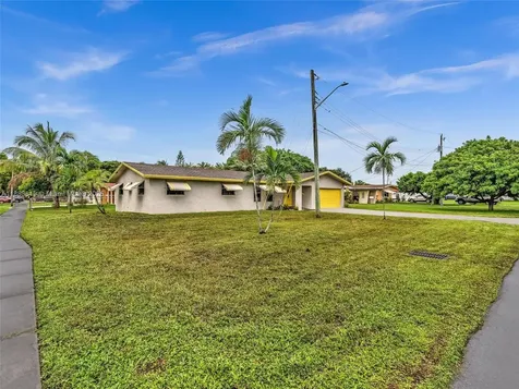 228 SW 5th Avenue Hallandale Beach FL 33009