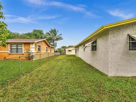 228 SW 5th Avenue Hallandale Beach FL 33009