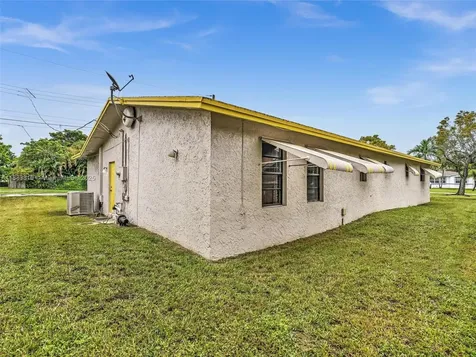 228 SW 5th Avenue Hallandale Beach FL 33009