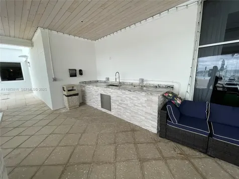 2751 S Ocean Drive Hollywood FL 33019