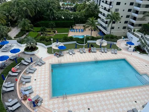 100 Lincoln Road Miami Beach FL 33139