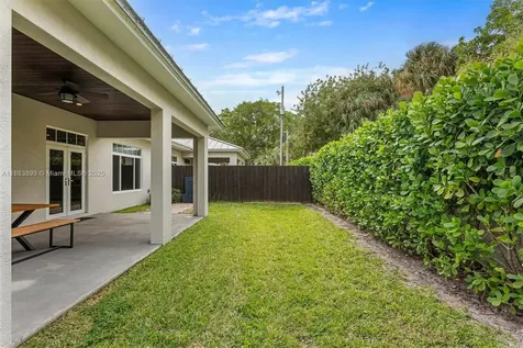 2431 NE 20th Avenue Lighthouse Point FL 33064