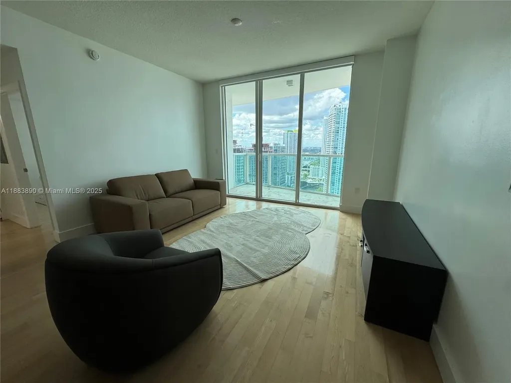 31 SE 5th Street Miami FL 33131