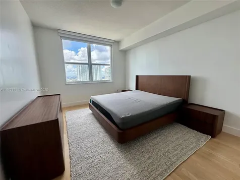 31 SE 5th Street Miami FL 33131
