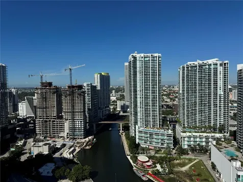 31 SE 5th Street Miami FL 33131