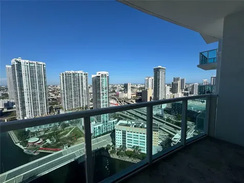 31 SE 5th Street Miami FL 33131