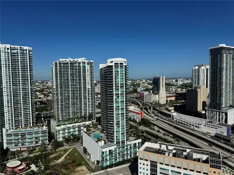 31 SE 5th Street Miami FL 33131